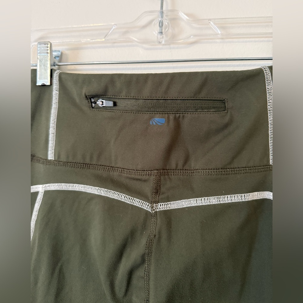 CYCLE HOUSE Womens Medium Olive Green Leggings 7/8 length Zip Pocket - Picture 8 of 11